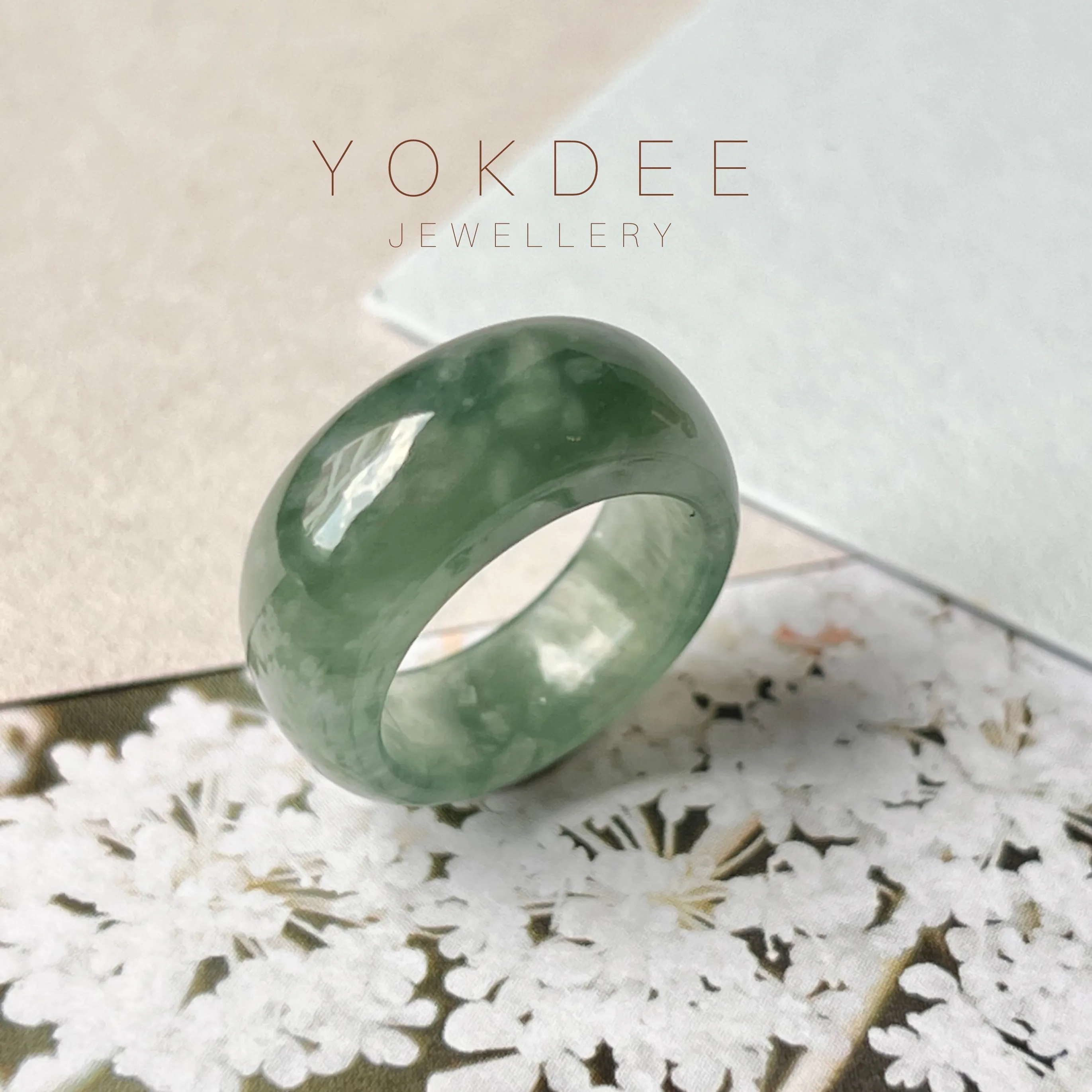 15mm A-Grade Natural Teal Jadeite Cloop Ring Band No.162366