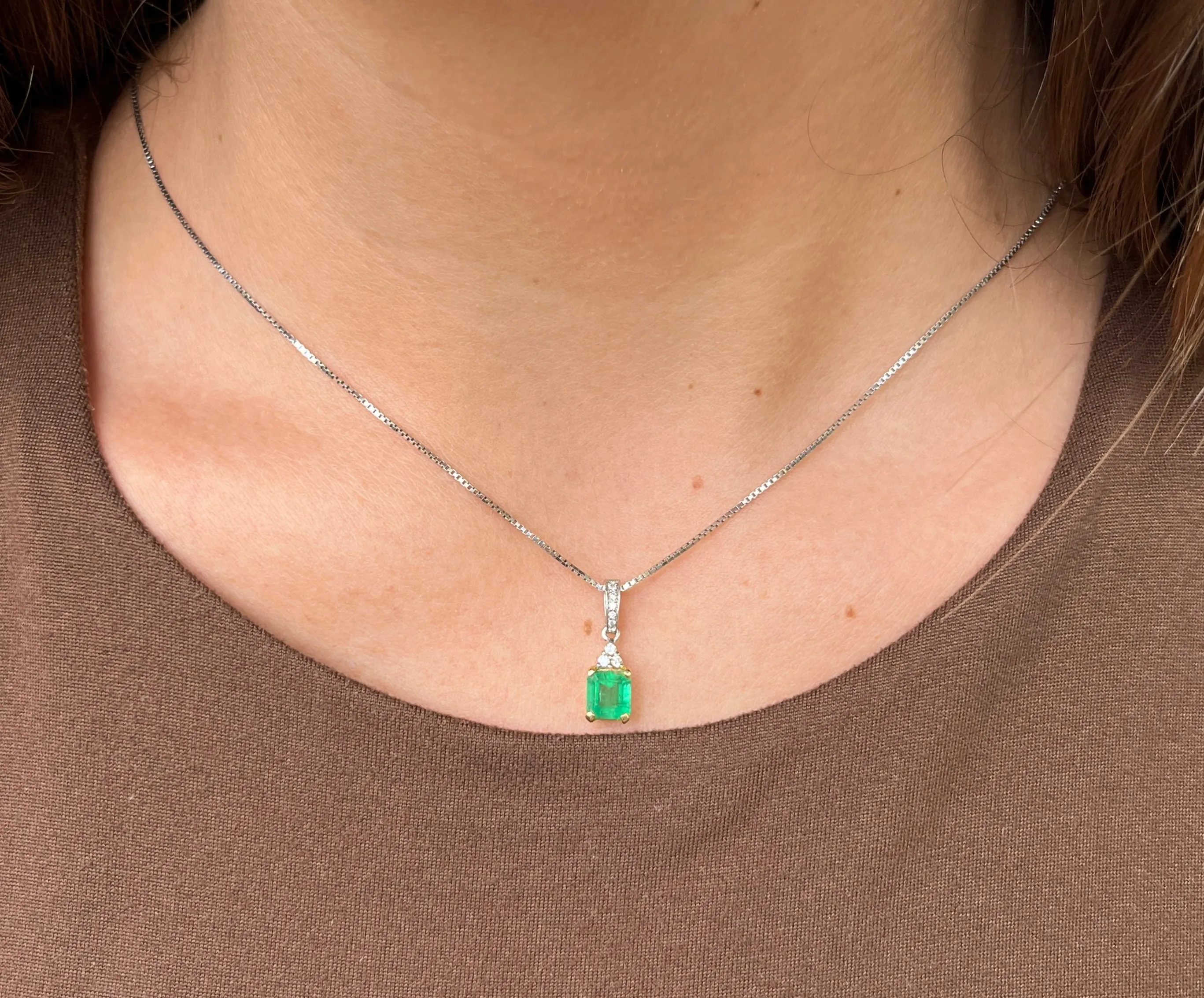 18k Solid Gold Natural Colombian Emerald and 3 Round Diamonds On Top Pendant Necklace