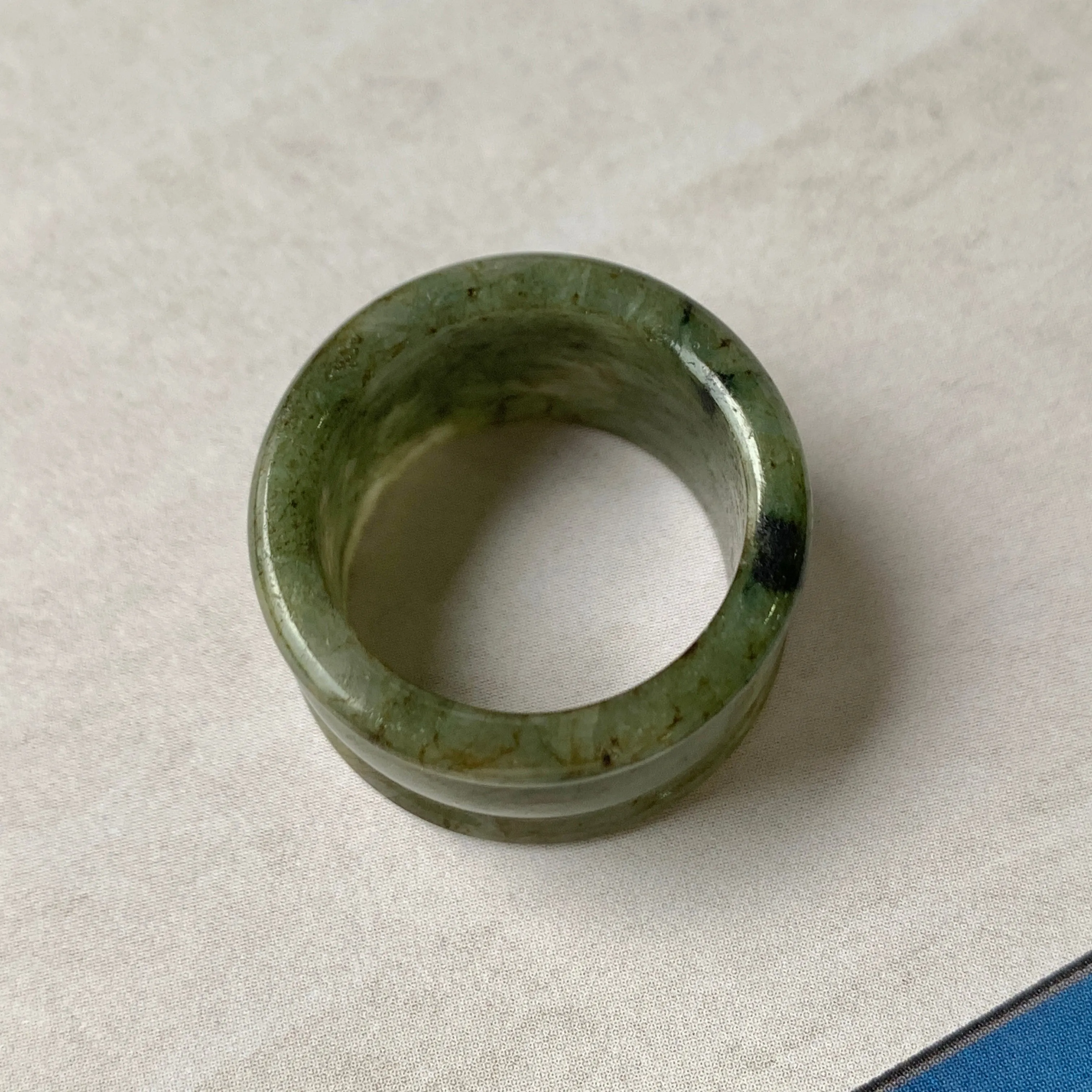 19.3mm A-Grade Natural Dark Yellowish Green Jadeite Archer Ring Band No.161584