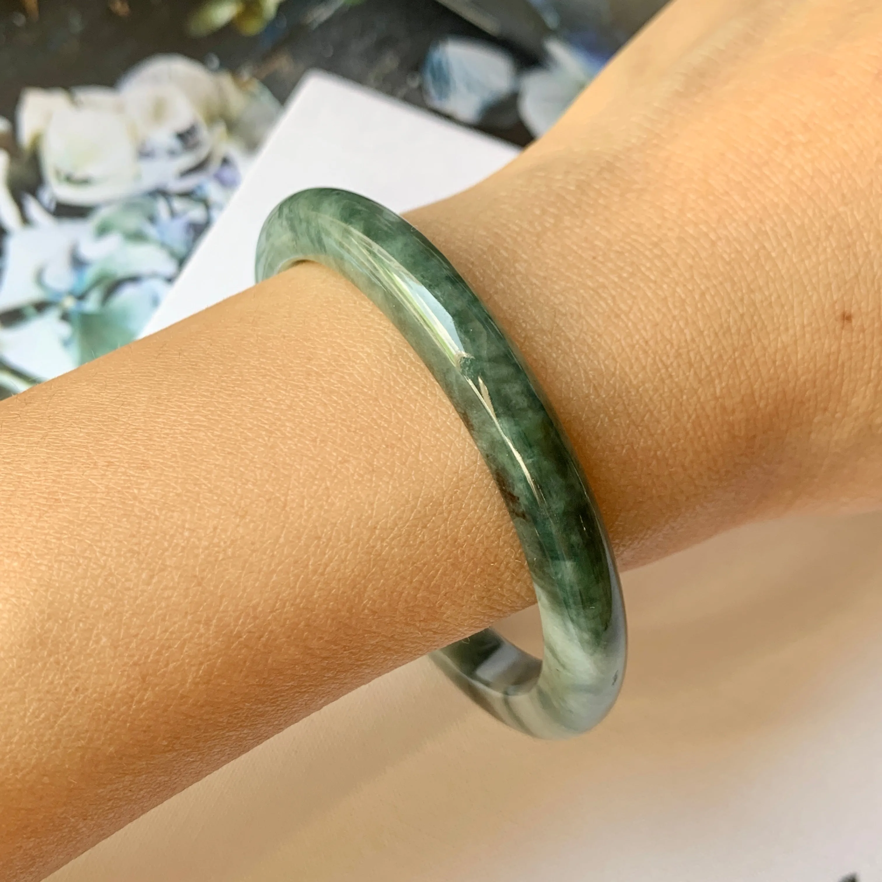 52.9mm A-Grade Natural Floral Bluish Green Jadeite Modern Round Bangle No.151935