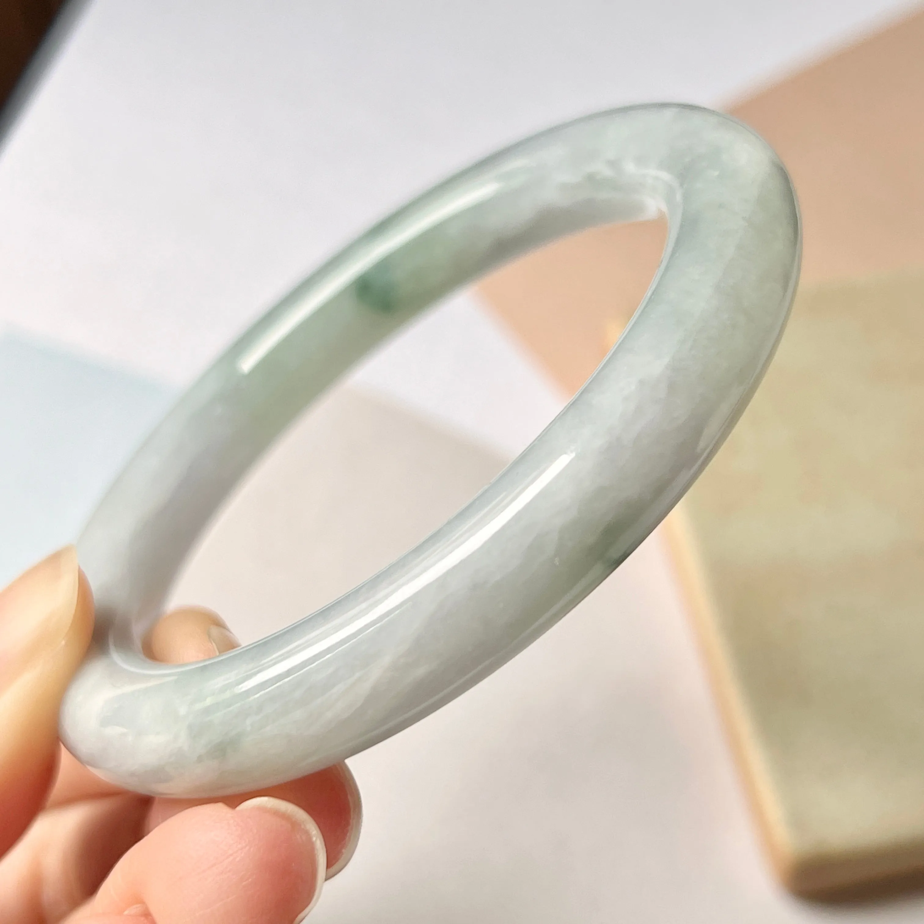 55.1mm A-Grade Natural Lavender Green Jadeite Traditional Round Bangle No.151986