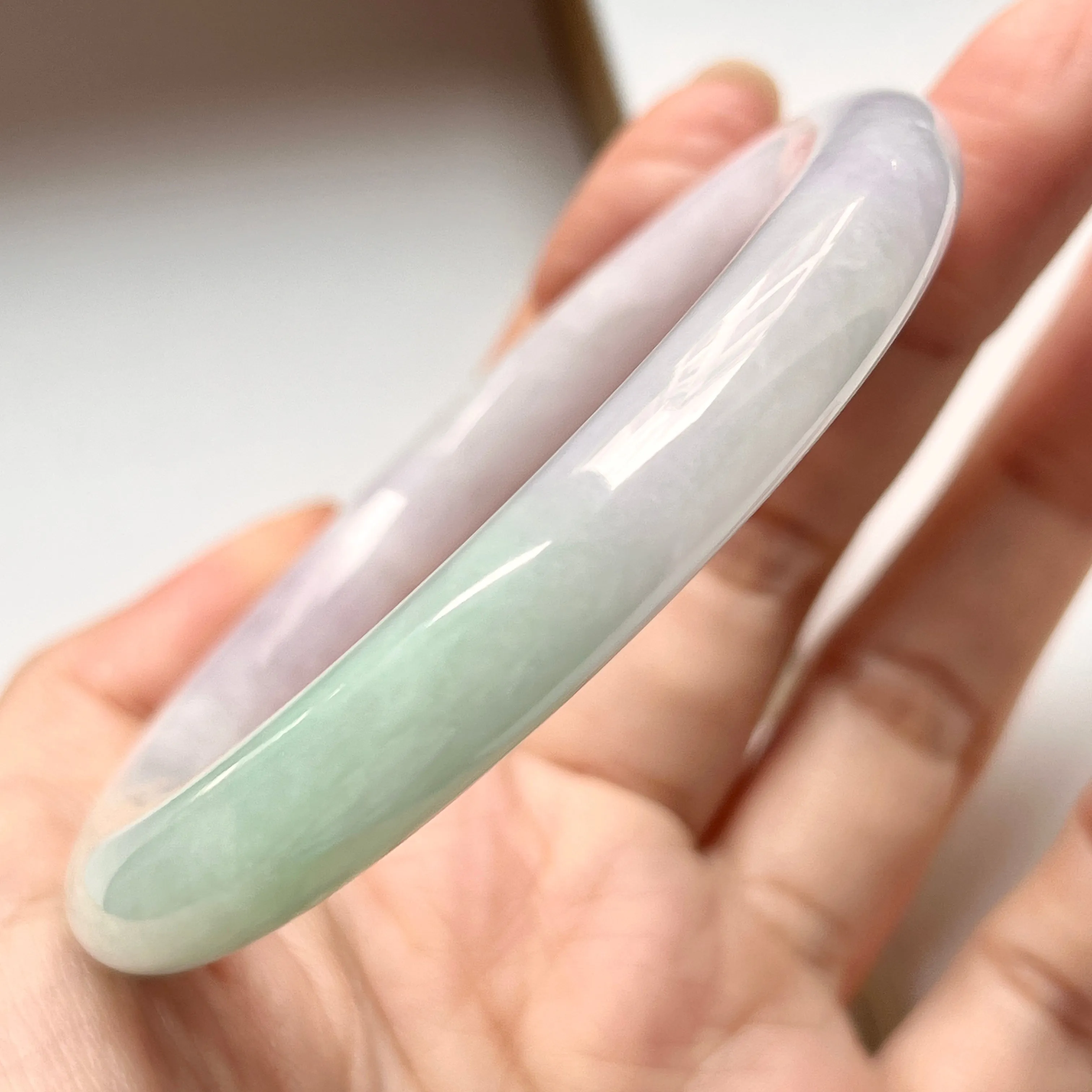 56.3mm A-Grade Natural Lavender Green Jadeite Traditional Round Bangle No.151998