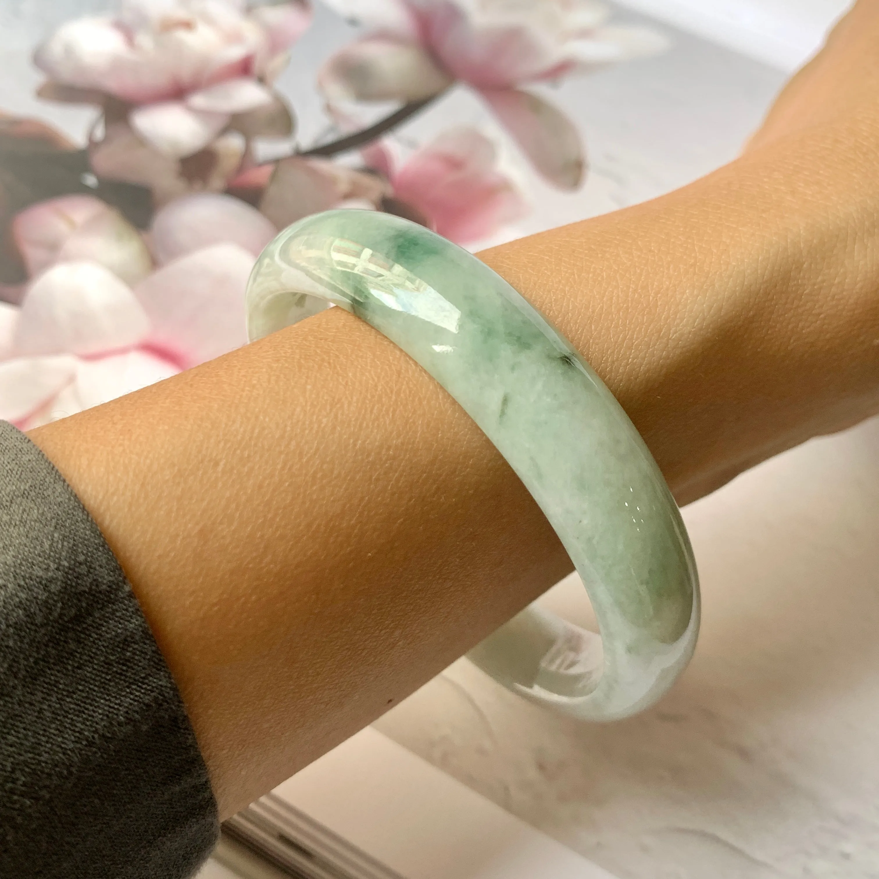 57.9mm A-Grade Natural Floral Jadeite Modern Round Bangle No.330033