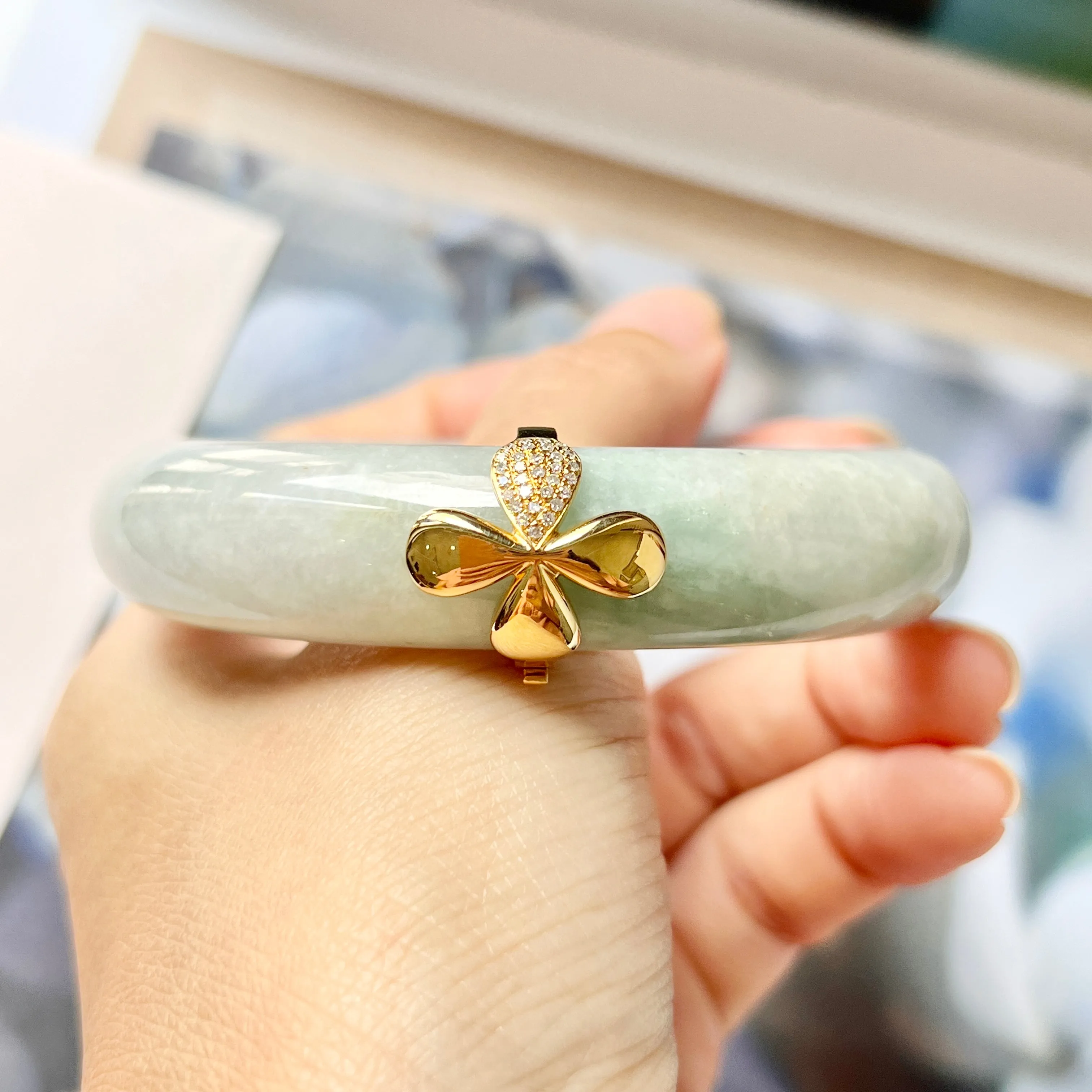 58.4mm A-Grade Natural Lavender Green Jadeite Modern Round Bangle with D.Petals Embellishment No.151965