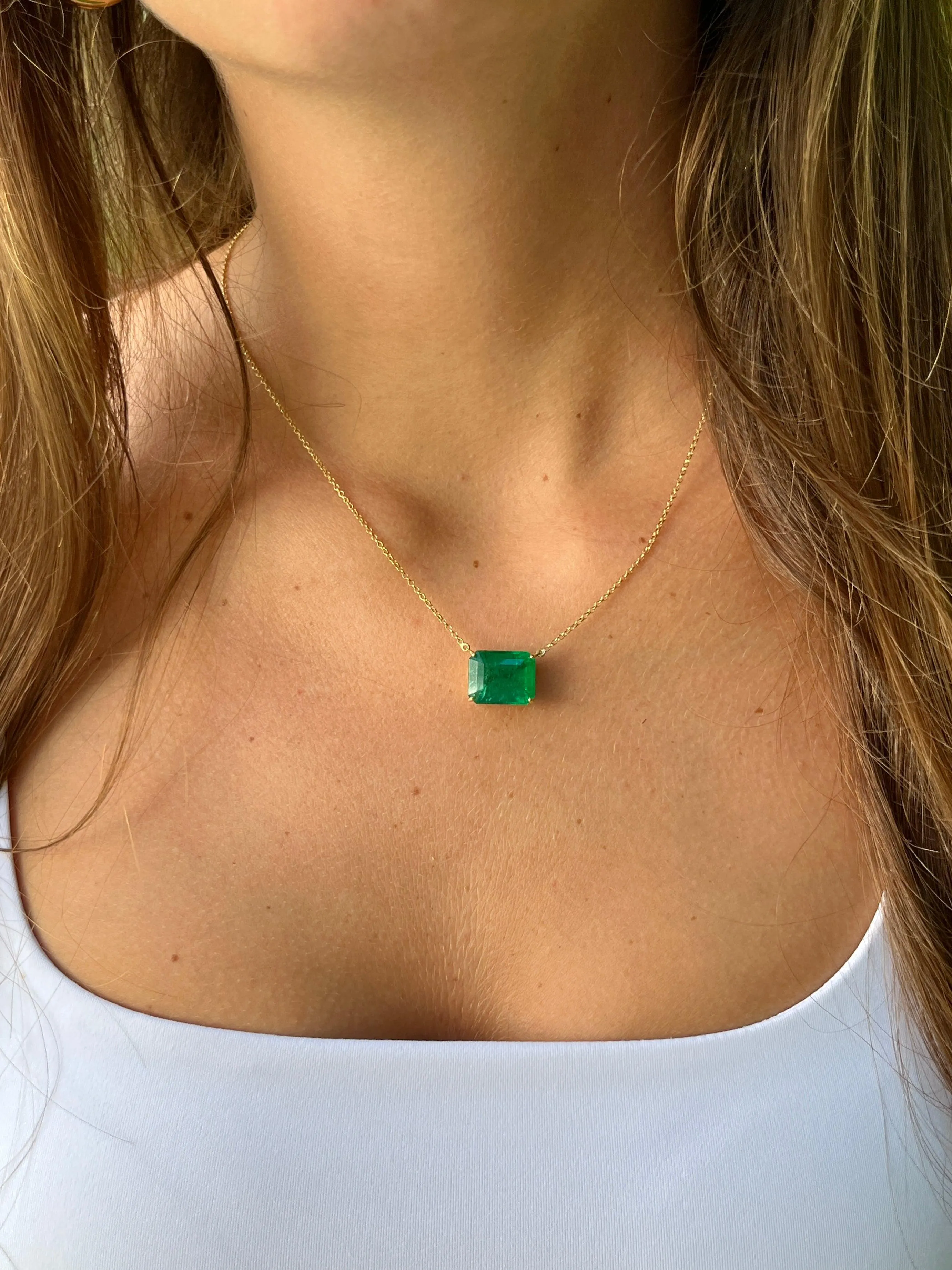 8.67 Carat VIVID Green Colombian Emerald Solitaire Pendant Necklace in 18K Gold