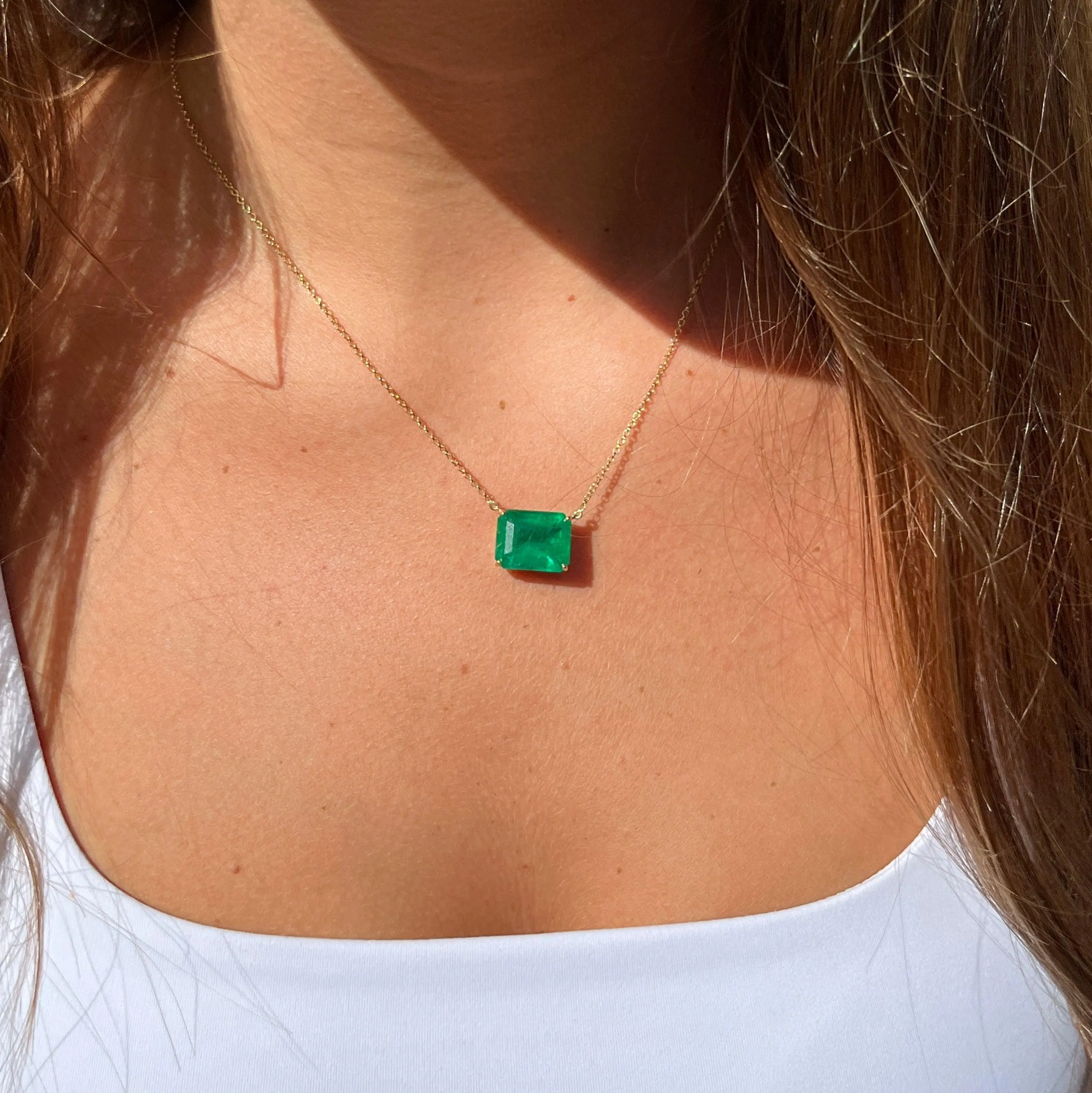 8.67 Carat VIVID Green Colombian Emerald Solitaire Pendant Necklace in 18K Gold