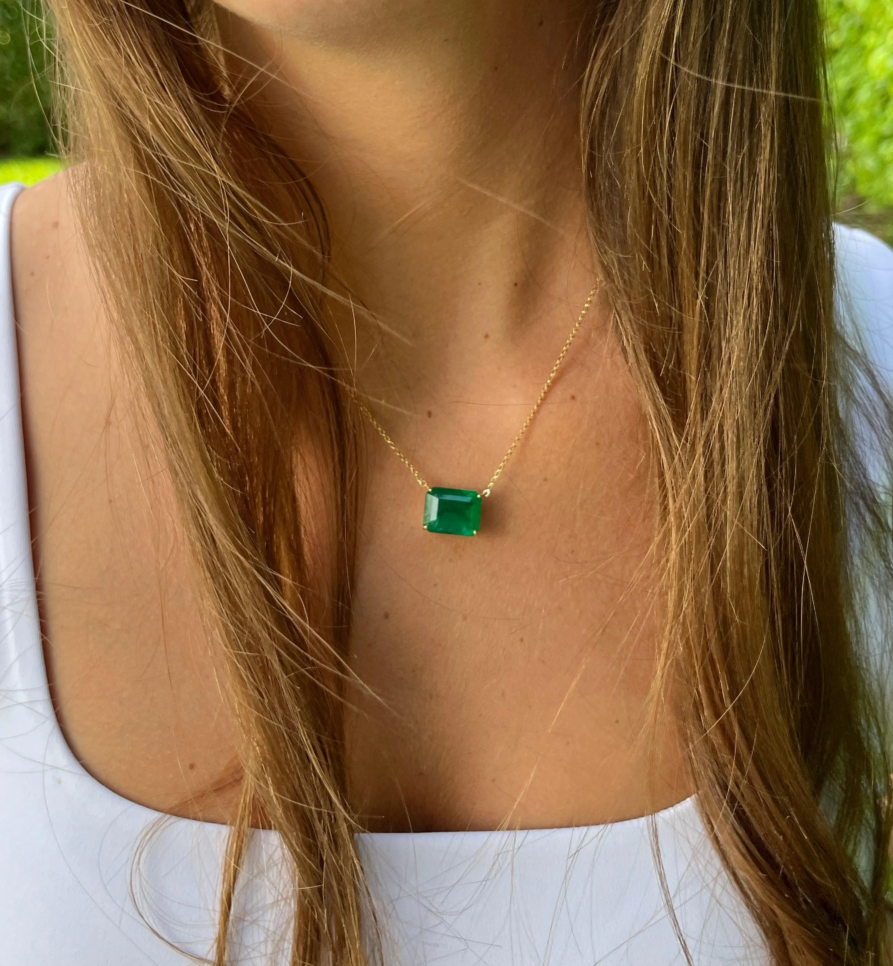 8.67 Carat VIVID Green Colombian Emerald Solitaire Pendant Necklace in 18K Gold