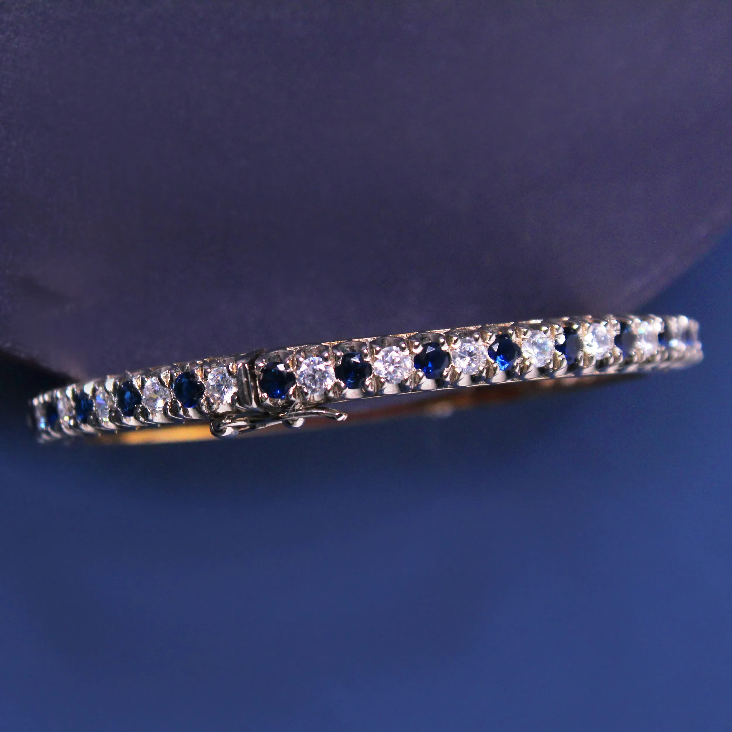 Bangle in Blue Onyx and Zircons