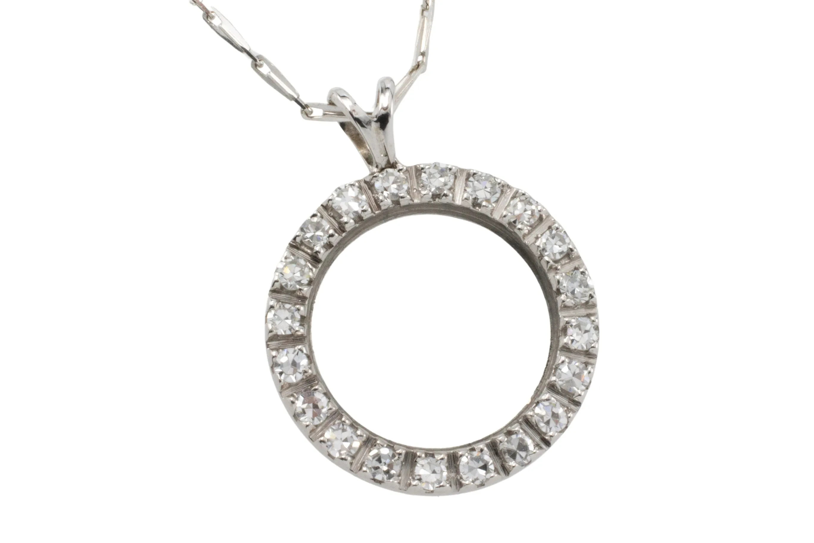 Diamond circle pendant in 18 carat gold