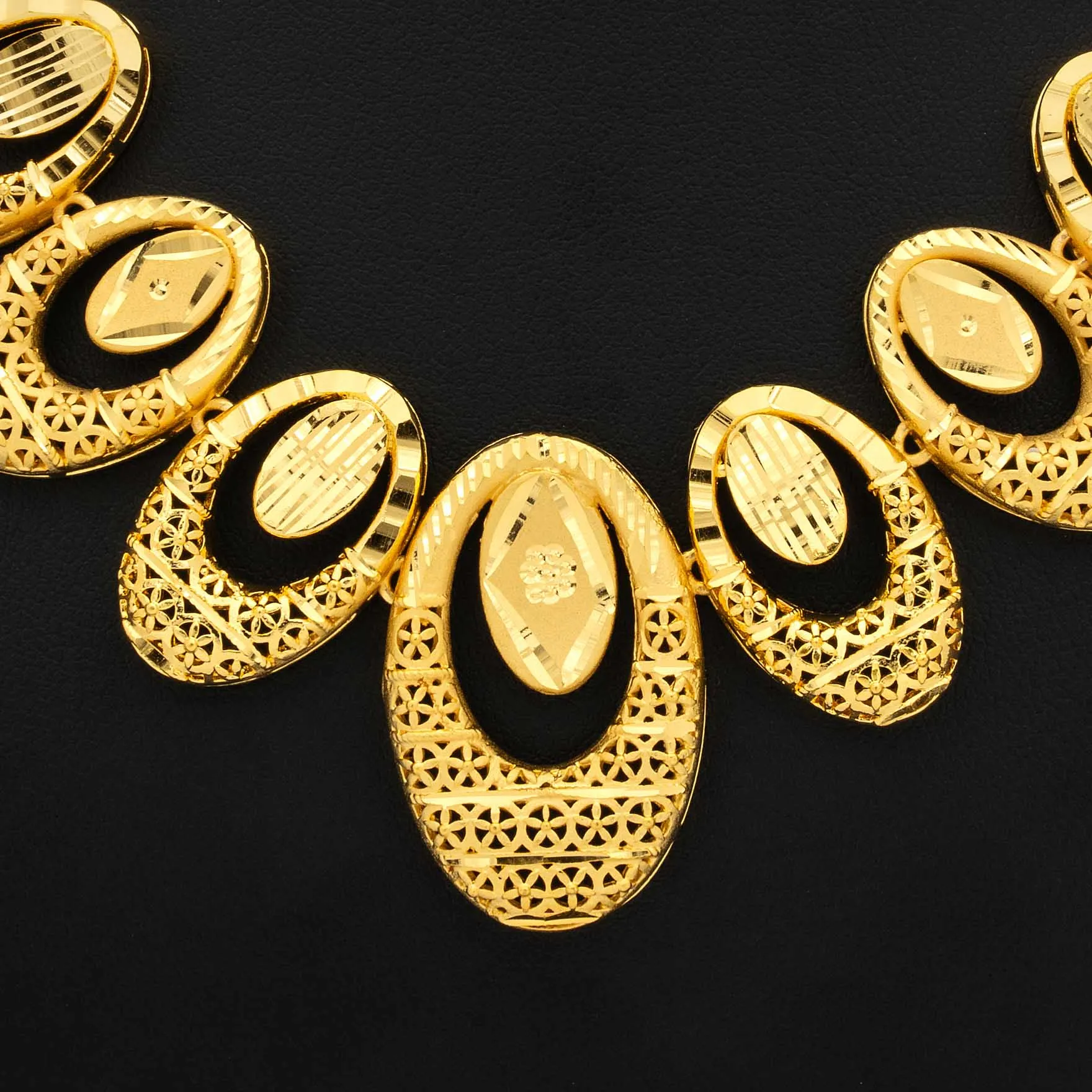 GOLDEN NECKLACE SHORT WITH GOLDEN STUD PGNS42-036, PGST7-041