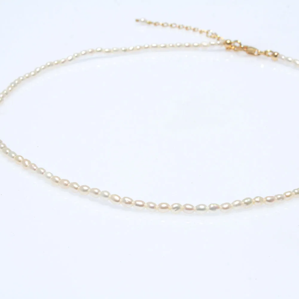 Rani Rice Pearl Necklace Gold Detail