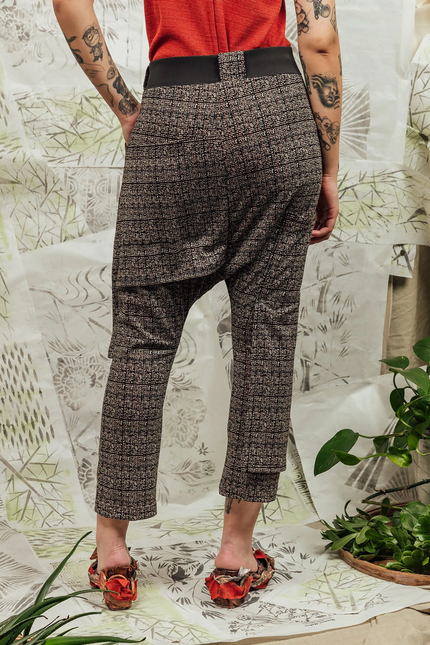 SL24 ADRIA DROP CRUTCH PANTS - ABSTRACT TAMARIND